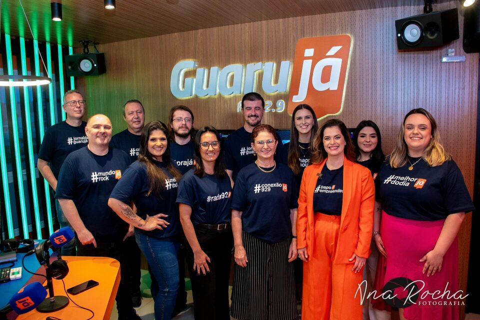 Inauguração novo espaço Rádio Guarujá - coloboradores e familiares